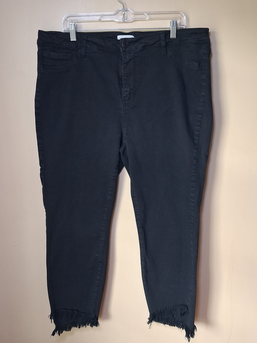 Ms. Cello Women’s Black Ankle Jeans W/Frayed Shark Bite Hem; Size 20